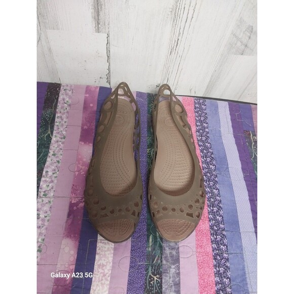 CROCS Adrina Women SZ 9 Laser Cut Bronze Peep Toe Slip On Jelly Ballet Flats - Picture 1 of 6